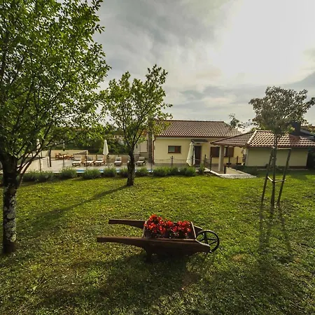 Casa Tilia Βίλα Sapjane